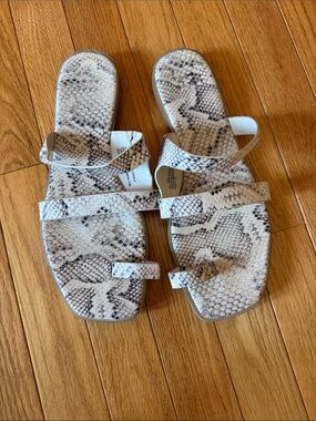 Women’s white and gray snakeskin target sandals